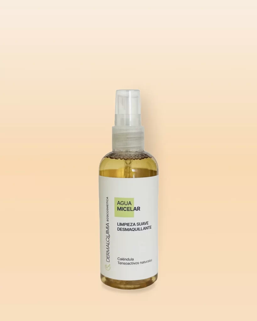 Agua micelar para limpieza facial suave